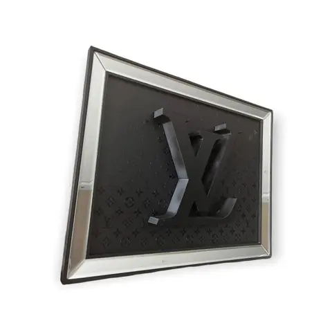 AmsterdamArts - LV mirror on the wall