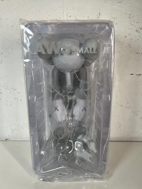 Kaws (1974) - Set 3 Small Lie