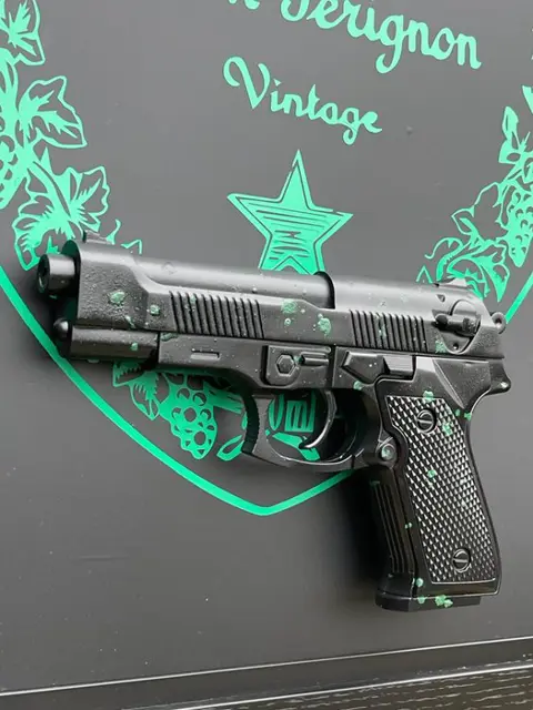 DALUXE ART - Dom Perignon Luxury Gun