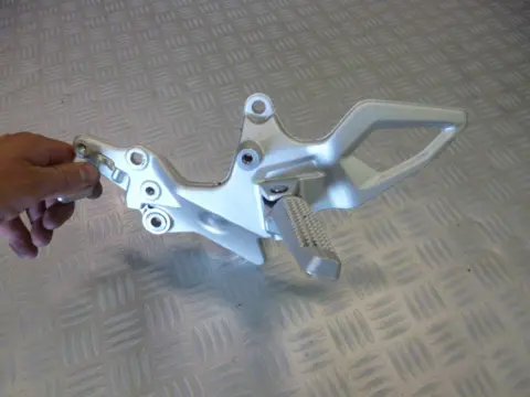 LINKER SCHETSPLAAT BMW F 800 R 2015 - 2016