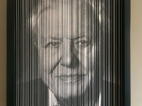 Remco Kingmans (1984) - Wire sculpture 'David Attenborough'