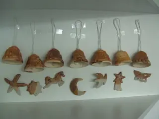 WINDGONG KERAMIEK 10 STUKS KLEIN MET DIV AFBEELDINGEN NIEUW