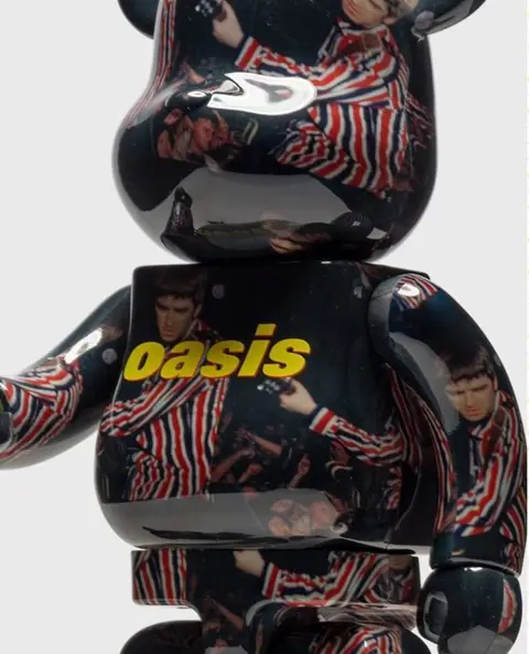 Medicom Bearbrick 400% + 100% - Oasis Knebworth 1996 (Noel Gallagher)