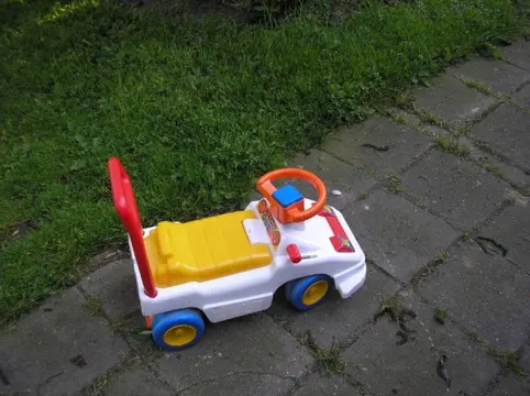 Loopkarretje - met ruimte voor iets in te doen