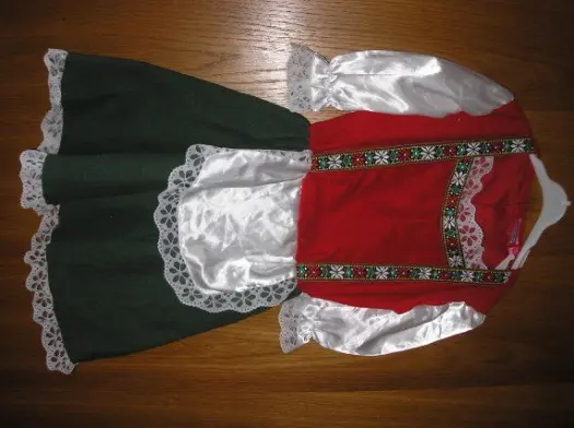 DIRNDL JURK - maat 140 - z.g.a.n.