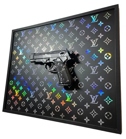 DALUXE ART - Louis vuitton Hologram Gun