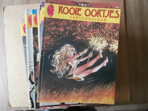 Rooie oortjes 2 adv6955
