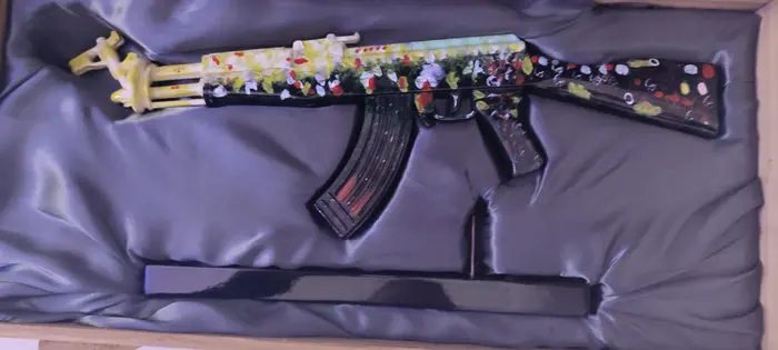Van apple - Arte contra la guerra