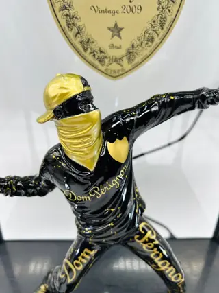 ORIMA Pop Art - BANKSY led Showcase vs «&nbsp;DOM PERIGNON 2009&nbsp;»