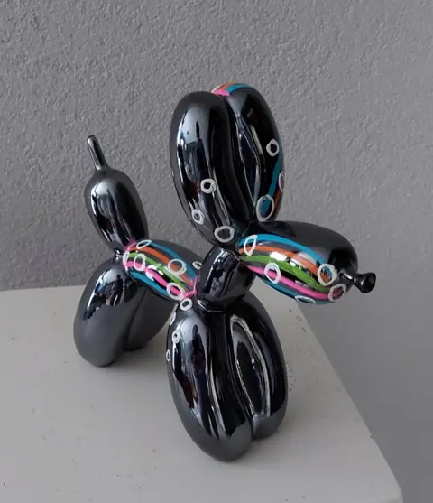 Amanda Dake (1974) - Balloon Dog Stripe