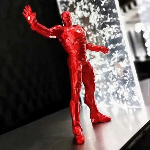 Richard Orlinski (1966) - Iron Man - Marvel - Disneyland Paris