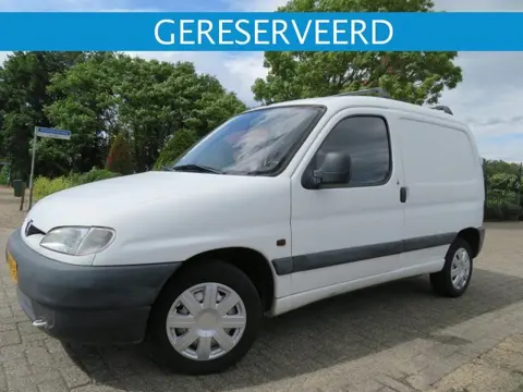 Peugeot Partner Benzine met een Nieuwe APK !