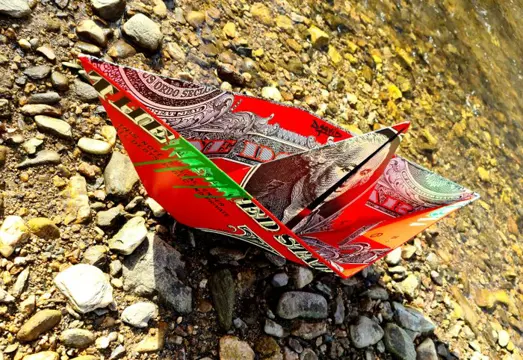 Daavid - Red dollar boat