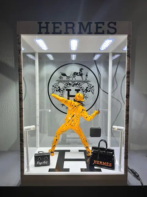 ORIMA Pop Art - BANKSY Bag led Showcase vs «&nbsp;HERMÈS Paris&nbsp;»