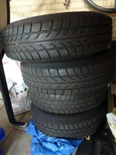 Winterbanden op velg 175/80 R14 VW Golf 2000