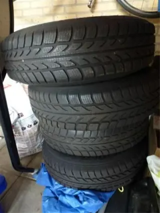 Winterbanden op velg 175/80 R14 VW Golf 2000