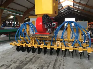 ALPEGO / TECHNIEK zaaimachine elementen 32 voor de torenverdeler en 24 zaaielementen