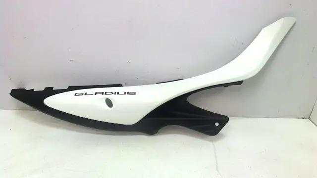RECHTER ACHTERKANT Suzuki SFV 650 Gladius 2009 - 2015