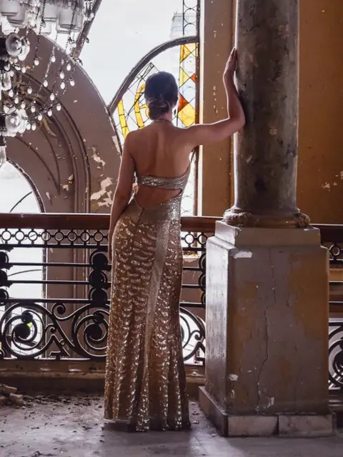 Wil Crooymans (XX-XXI) - Dressed in gold