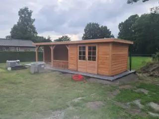 Modern douglas bijgebouw van 900x310