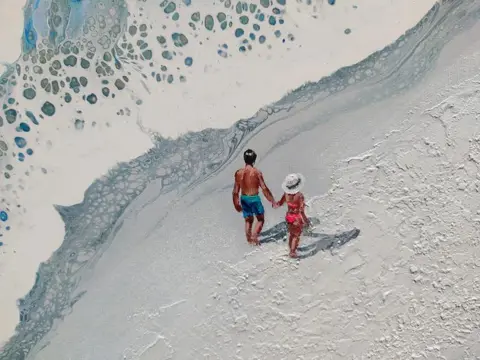 Jasmin Navoyan - Beach for two