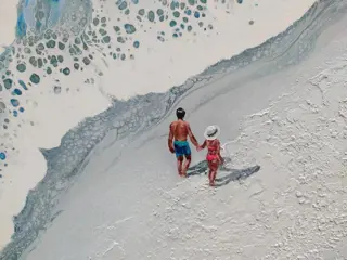 Jasmin Navoyan - Beach for two