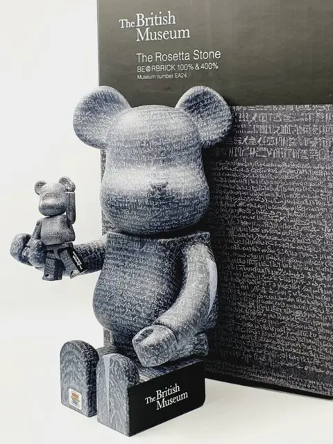 Medicom Toy - Bearbrick 400% + 100% - The British Museum (Rosetta Stone)