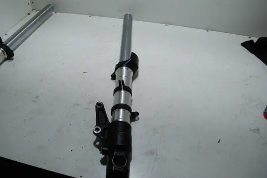 VOORPOOT LINKS COMPLEET Triumph 595 T Daytona 1997 - 1999