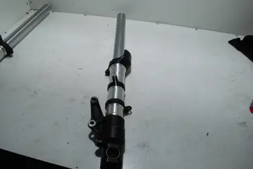 VOORPOOT LINKS COMPLEET Triumph 595 T Daytona 1997 - 1999