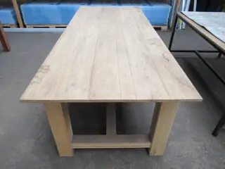 Goedkope mooie eiken tafels in de aanbieding