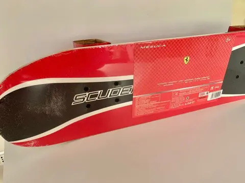 Modellen/speelgoed - Skateboard Ferrari - Ferrari - Na 2000