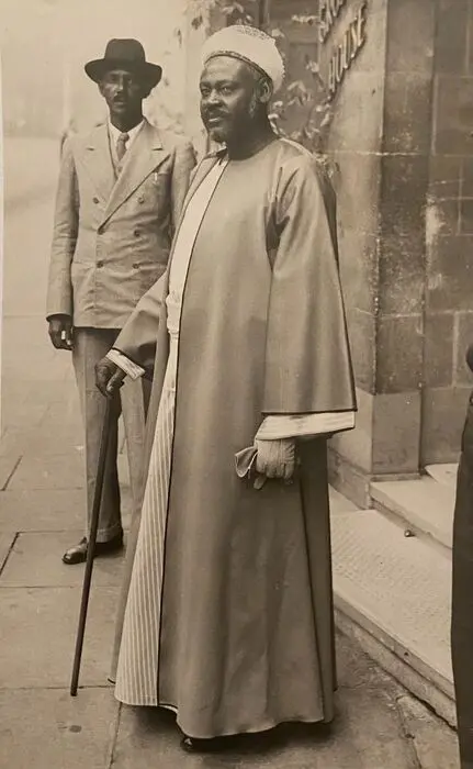 Fotobureau Holland - Son of Mahdi visits London 1937