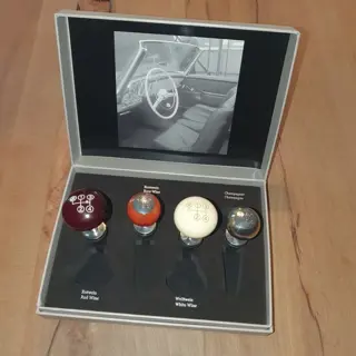 Decoratief object - Wijnstoppers Mercedes Classic