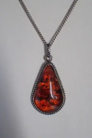 Amber - Hanger met Ketting (2)