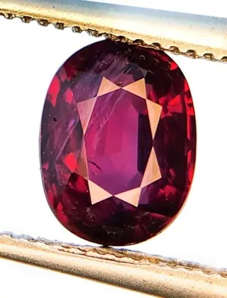 Intens rood Robijn - 1.04 ct