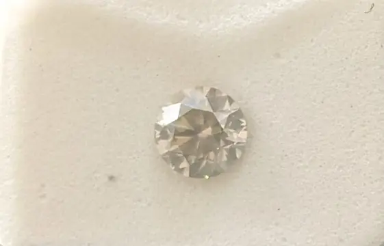 Diamant - 0.62 ct - Rond - Light Yellowish Gray - SI2, No