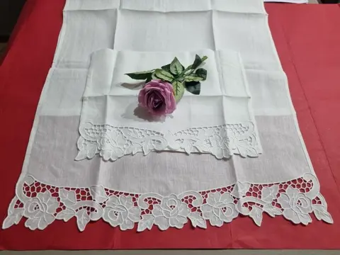 Rijke handdoeken 1 + 1 linnen gesneden hand borduurwerk -