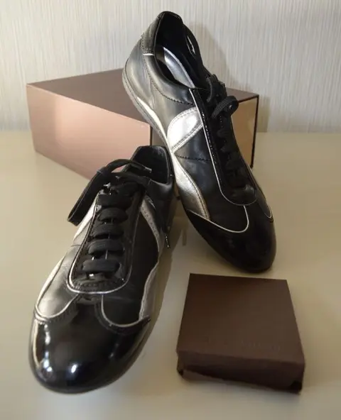 Louis Vuitton - Sneakers - Maat: Schoenen / EU 39,5