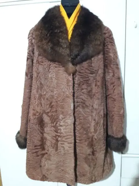 Artisan Furrier - Lamsvel, Opossum bont Bontjas