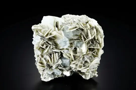 GROTE kathedraal AQUAMARINE kristallen met mica mesjes -