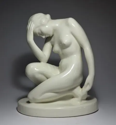László Gabay (1897-1952) - Art Deco Vrouw (30cm)