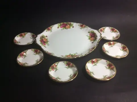 Royal Albert - Serveerschotel &amp; 6 petit four "Old