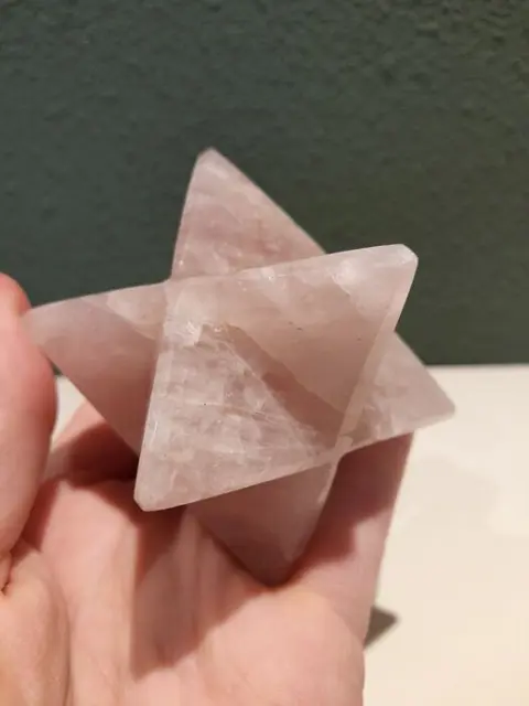 Merkaba van rozenkwarts Gepolijste - 5,5×5×5 cm - 230 g