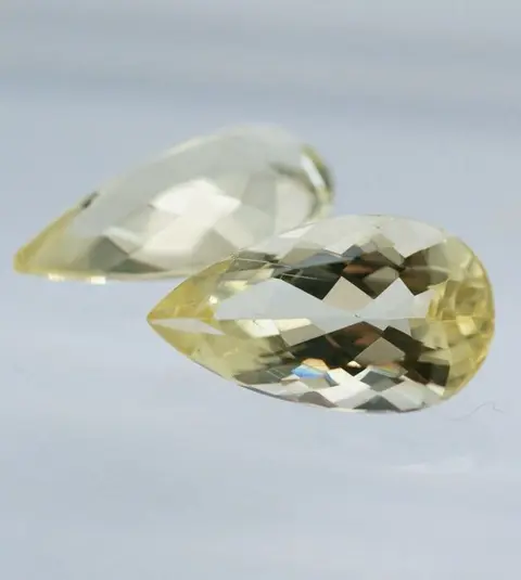 2 pcs licht geel Scapoliet, geen reserve - 7.78 ct