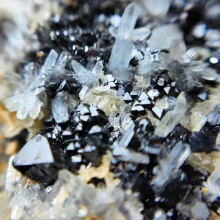 SPHALERITE, GOUDEN PYRIET op HYALA QUARTZ, uitstekende