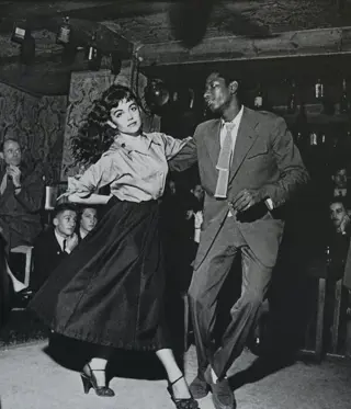 Robert Doisneau (1912 - 1994) - Be-Bop en Cave, Saint