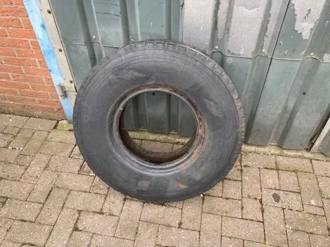 Michelin 8,25R15