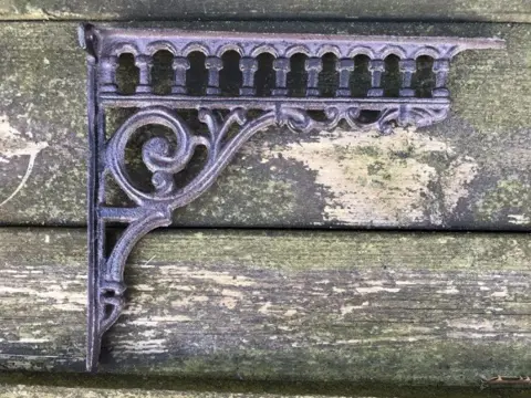 Boekensteun , plantenhanger , bloemenhanger , kado