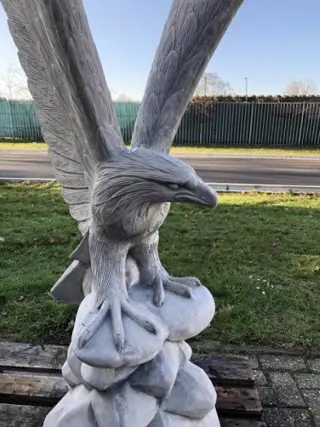 Tuinbeeld , adelaar jos