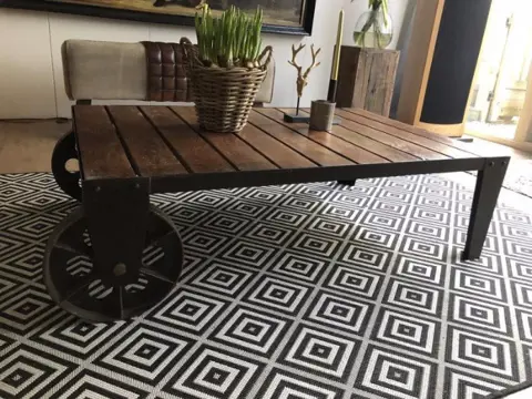 Industriële tafel ,tafewl met wielen